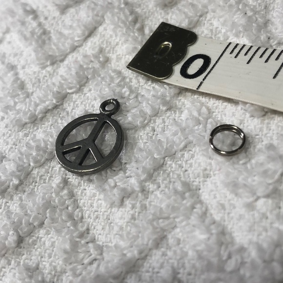 CHARM Peace Sign NOT SILVER - Picture 2 of 2